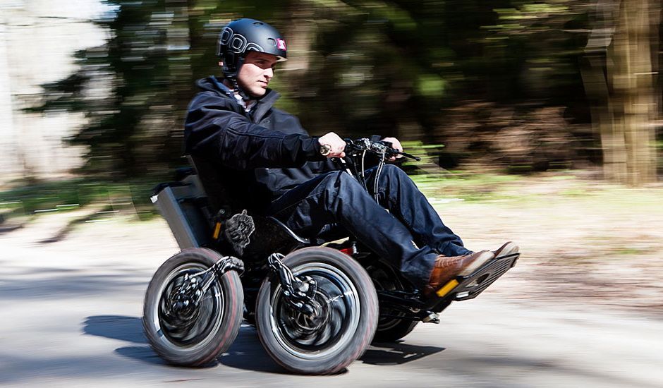 Моторизованная коляска-внедорожник: на экстремальную прогулку, не вставая с кресла