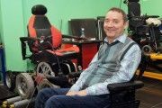Инвалид - колясочник из Калининграда изобрел коляску-вездеход