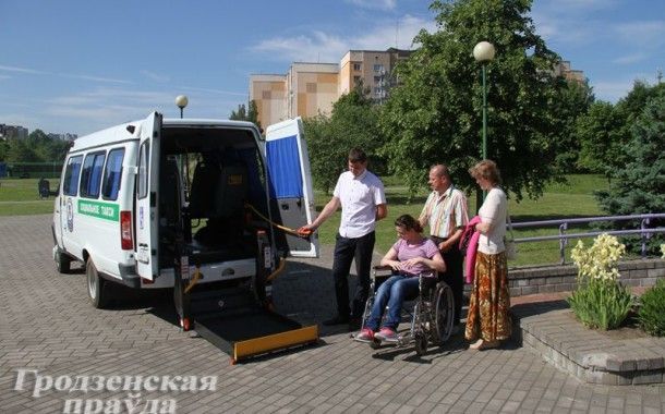 В Гродно начало курсировать социальное такси для людей с ограниченными возможностями