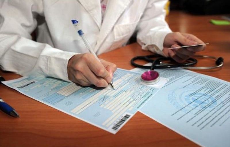 Если заболел на новой работе или в выходные. Фонд соцзащиты рассказал про оплату больничных