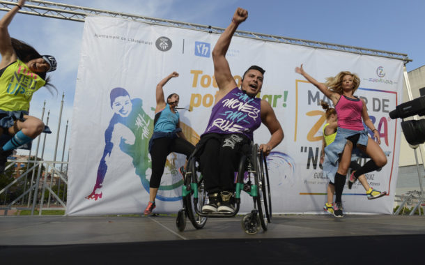 Инвалид-колясочник из Чили стал учителем танцев и проводит мастер-классы