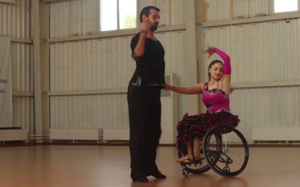 Румба, танго и фокстрот на инвалидных колясках. Видеофакт