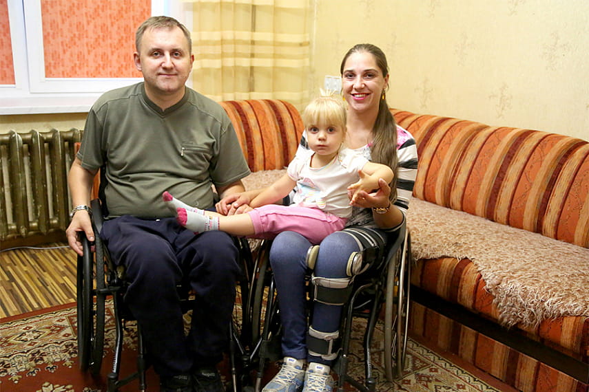 Обыкновенное чудо: как в семье колясочников из Мозыря родилась дочка