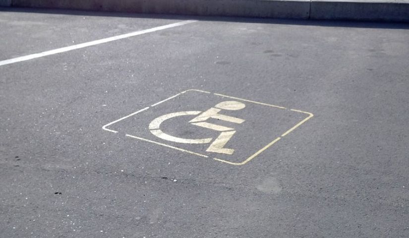 Места для инвалидов не занимать!
