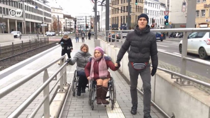 На коляске по Бонну и Минску: почувствуйте разницу