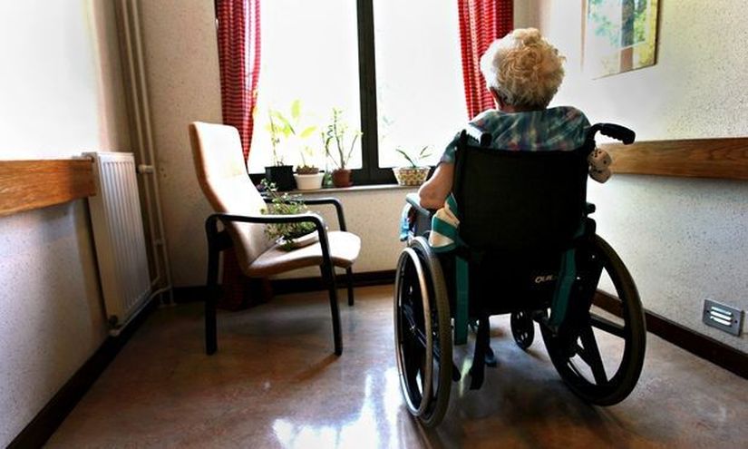 Сохраняются ли за инвалидом льготы на коммунальные услуги при сдаче комнаты или регистрации в квартире дальнего родственника?