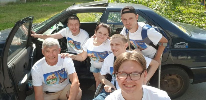 «Дружба на колесах». Как белорусы с инвалидностью устраивают автопробеги по Европе и мечтают о единомышленниках