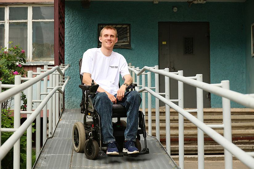 Взял девушку на руки и стал инвалидом – теперь покоряет спортивный Олимп